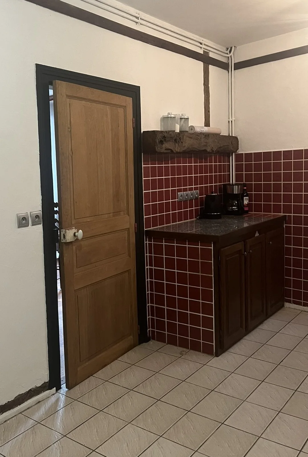 Kitchen entrance and tiled worktop