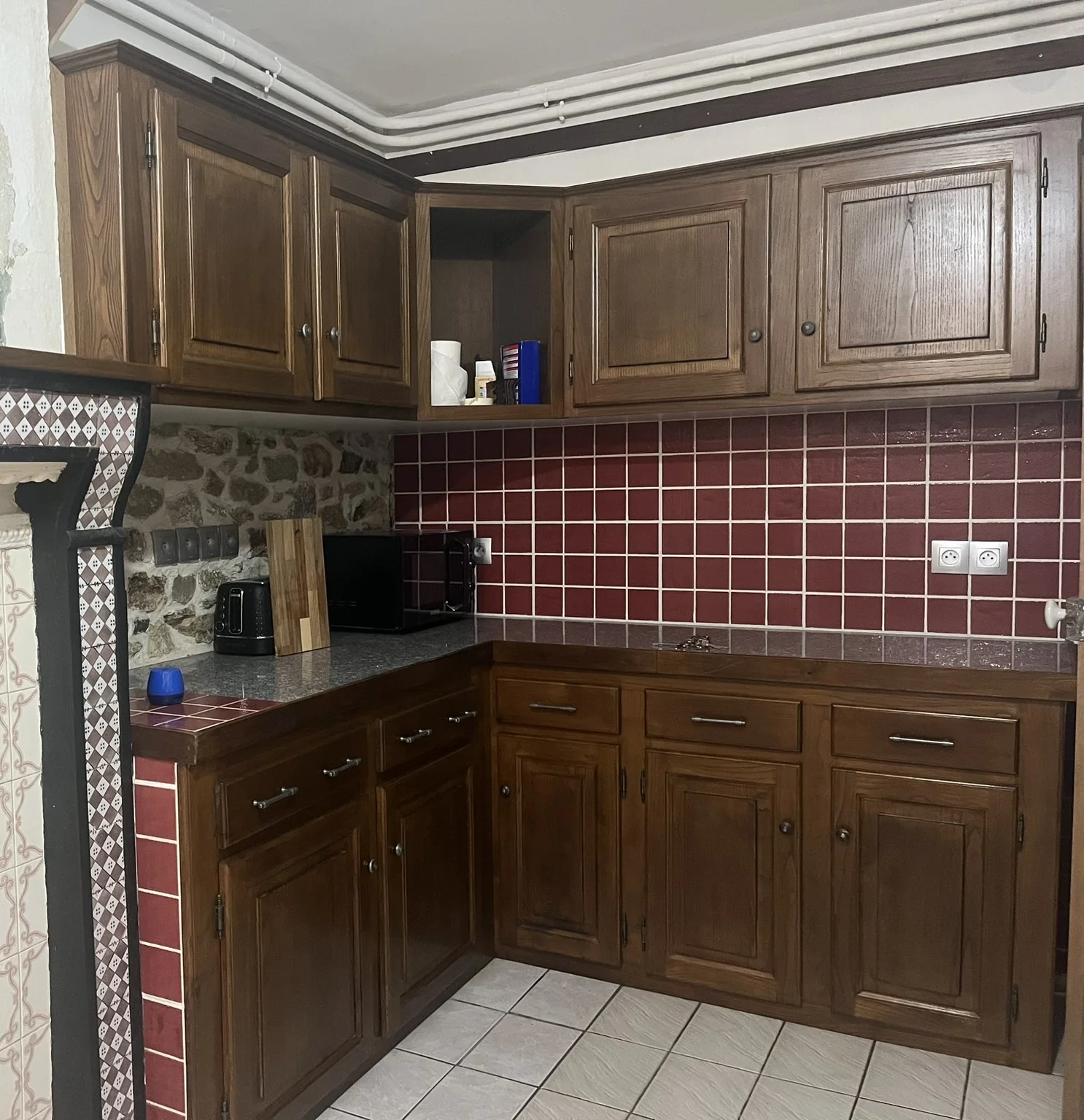 Kitchen cupboards and tiled splashback